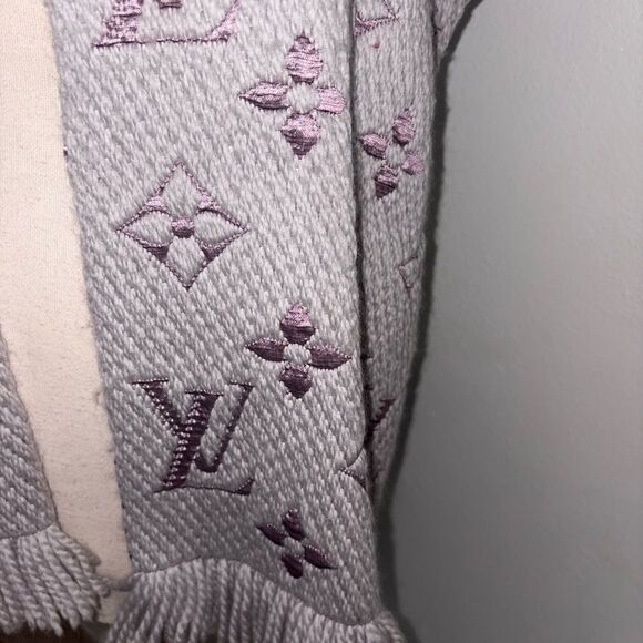 Used excellent condition Louis Vuitton Grey /purple Wool Logomania Scarf - Picture 2 of 6